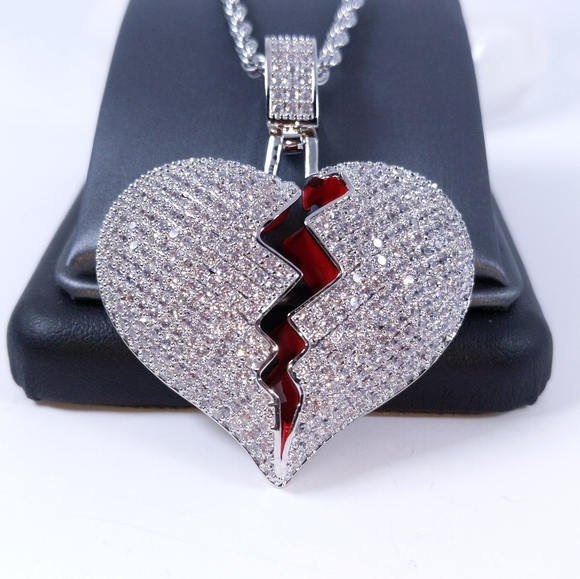 Icy Broken Heart + 18" Rope Chain - Picture 2 of 6